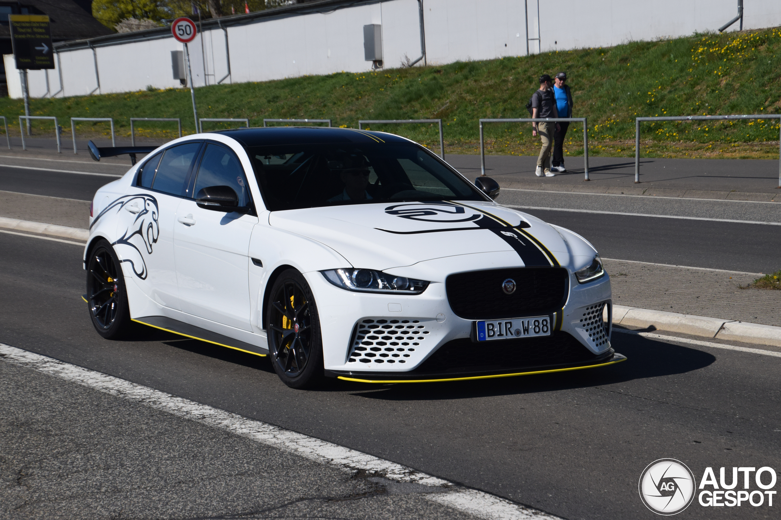 Jaguar XE SV Project 8