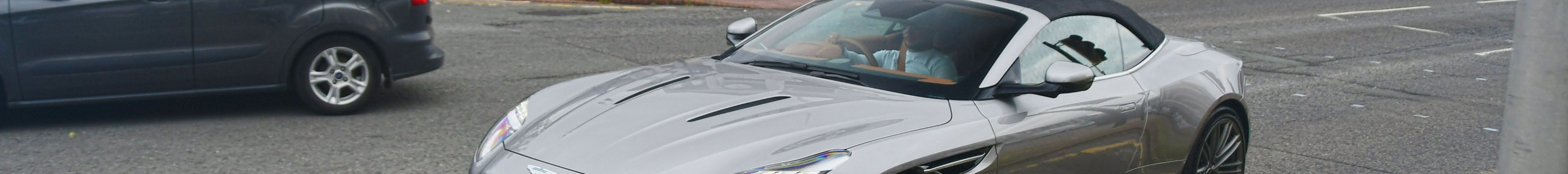 Aston Martin DB12 Volante