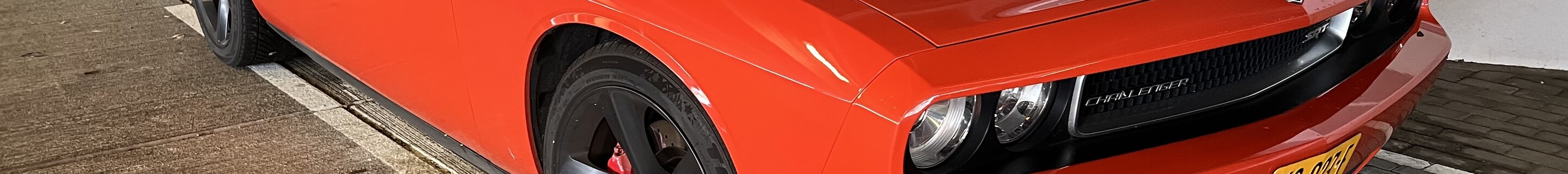 Dodge Challenger SRT-8