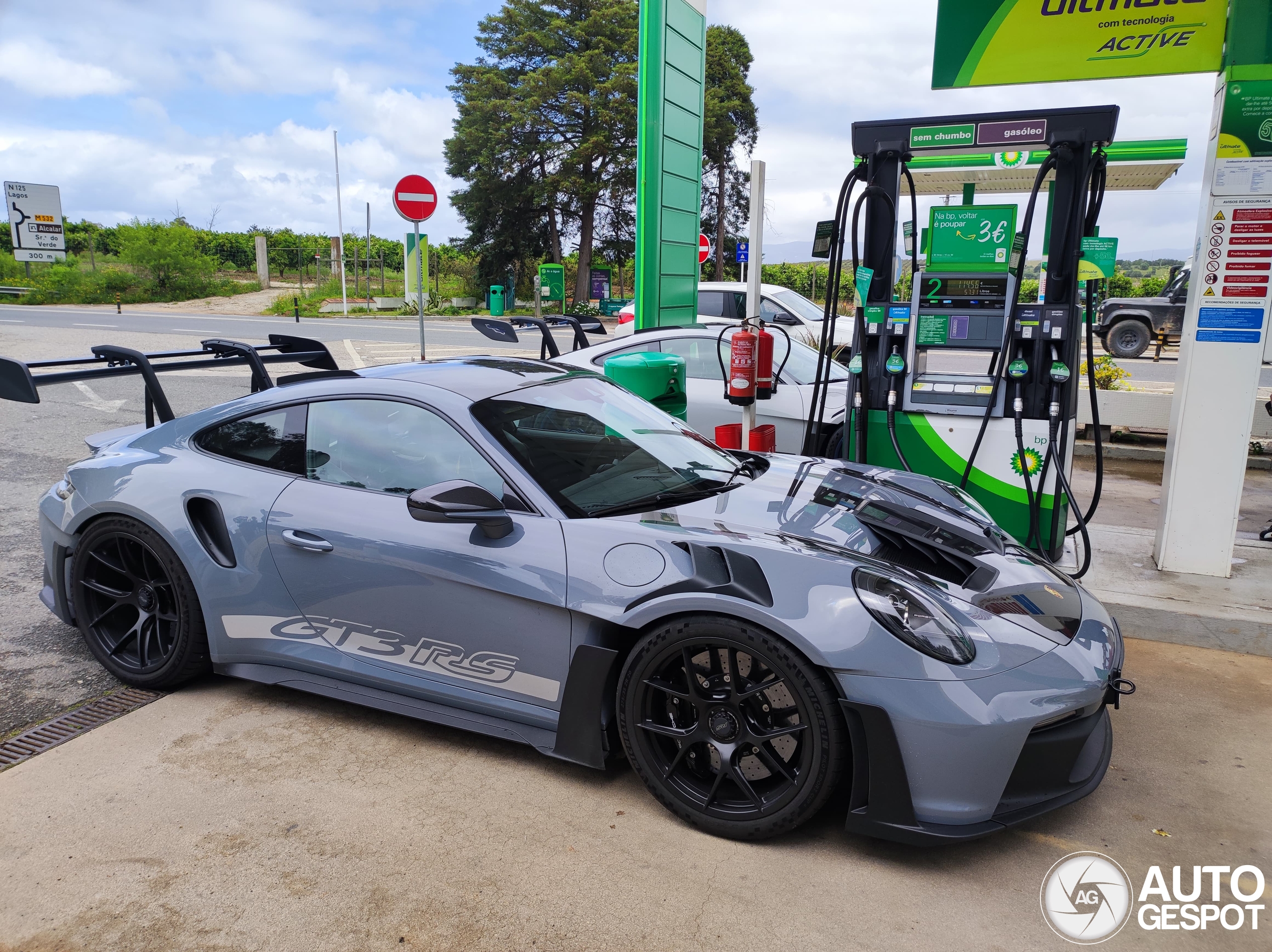 Porsche 992 GT3 RS Weissach Package