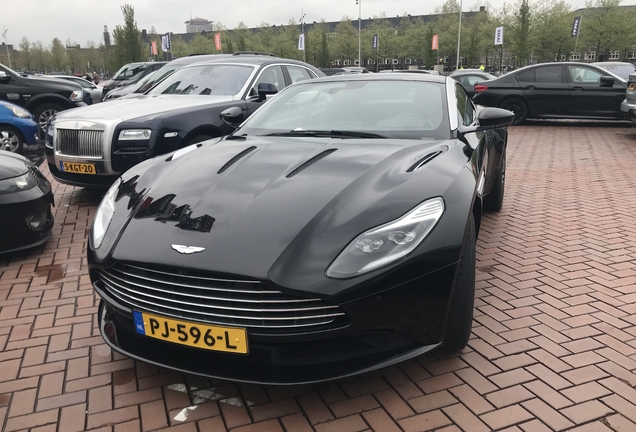 Aston Martin DB11
