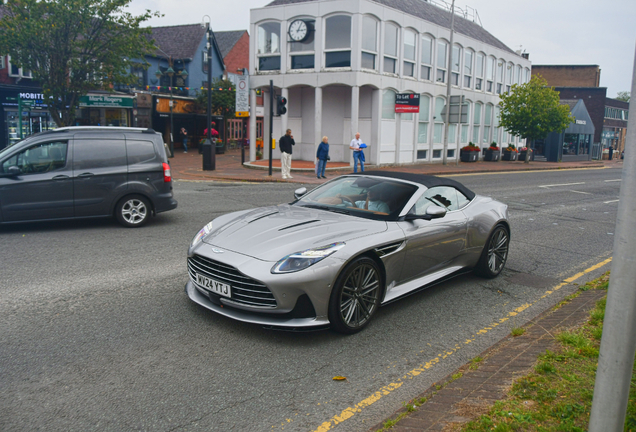 Aston Martin DB12 Volante