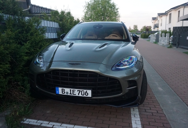 Aston Martin DBX707