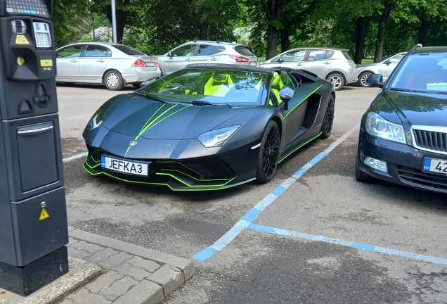 Lamborghini Aventador S LP740-4 Roadster