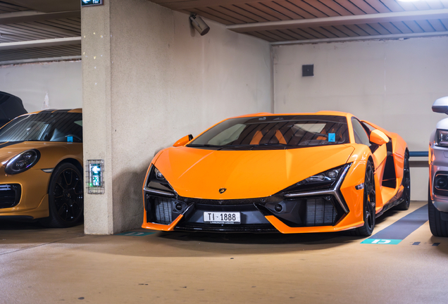 Lamborghini Revuelto