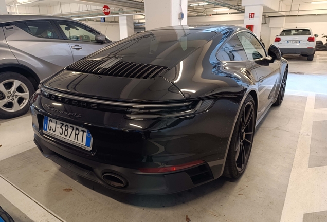 Porsche 992 Carrera 4 GTS