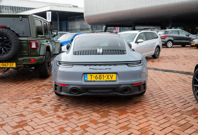 Porsche 992 Carrera GTS