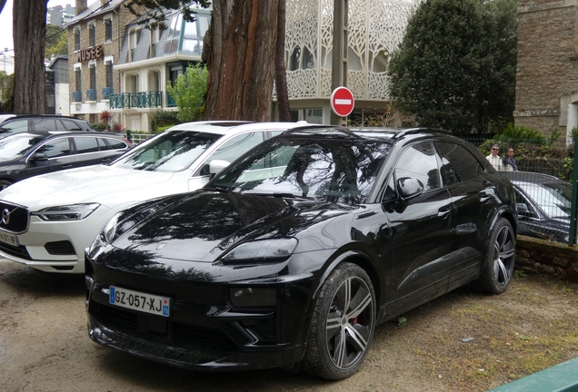Porsche Macan EV Turbo