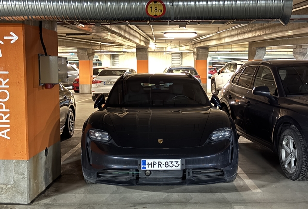 Porsche Taycan Turbo S Cross Turismo