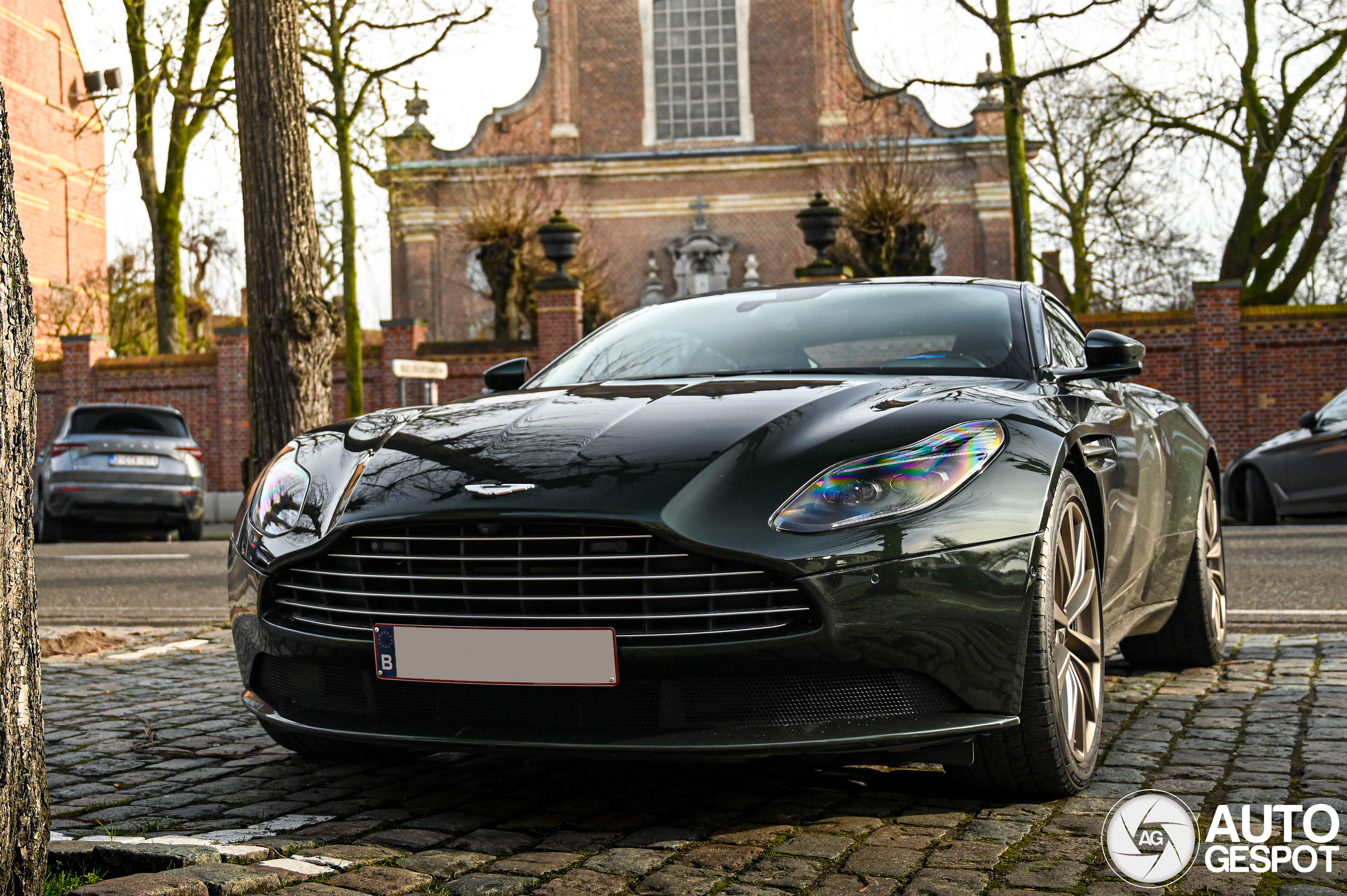 Aston Martin DB11 V8