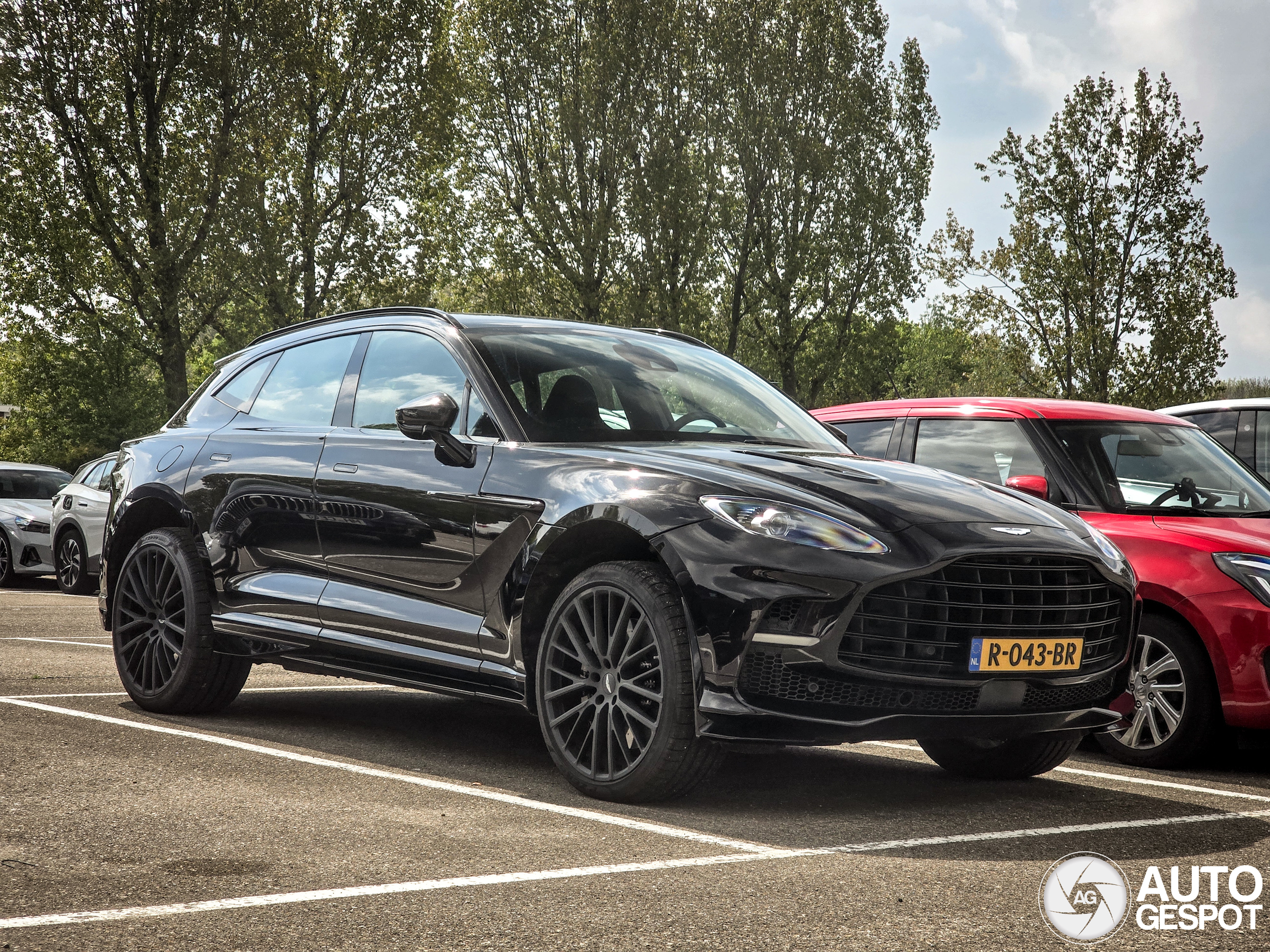 Aston Martin DBX707