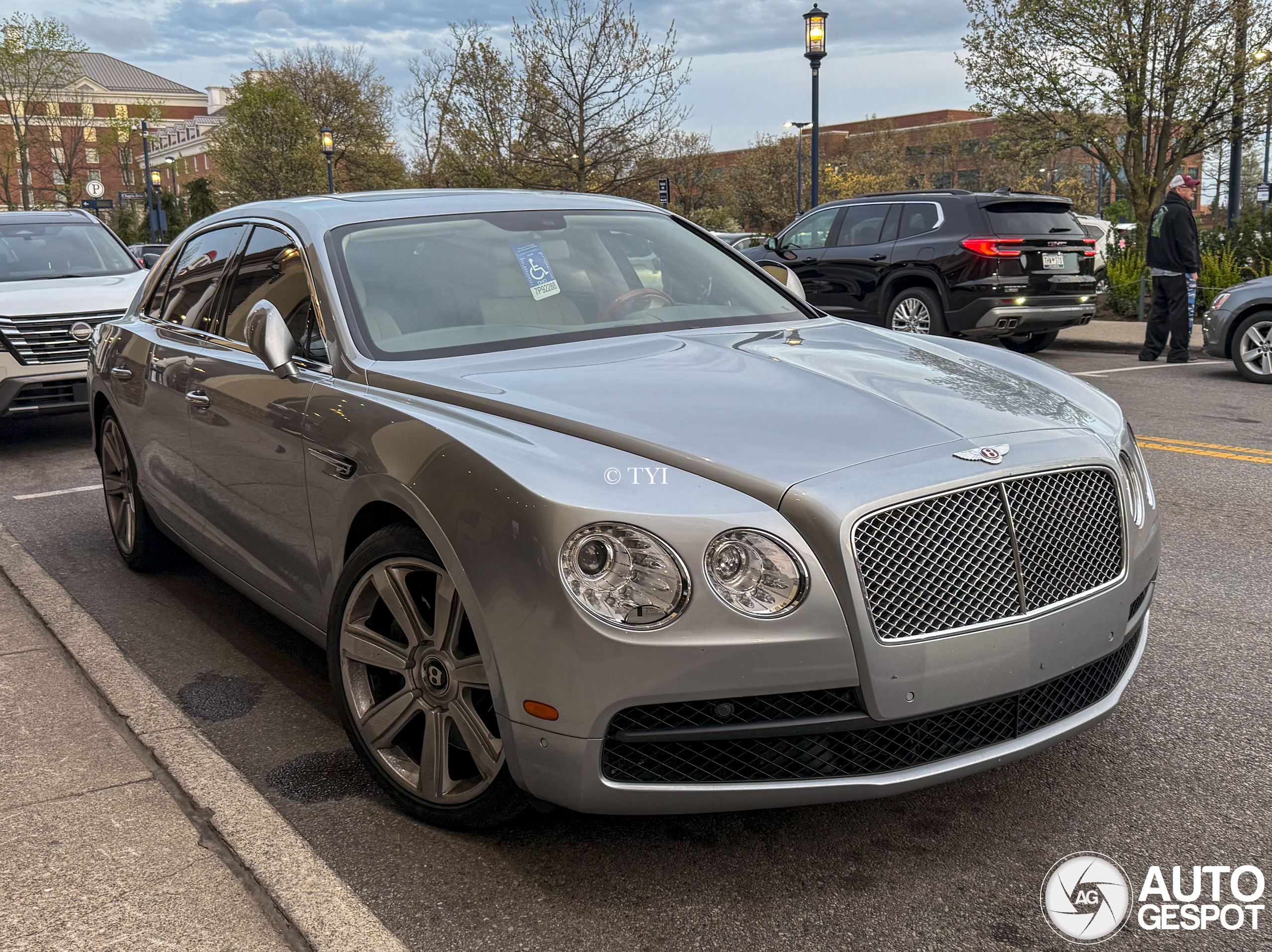 Bentley Flying Spur V8