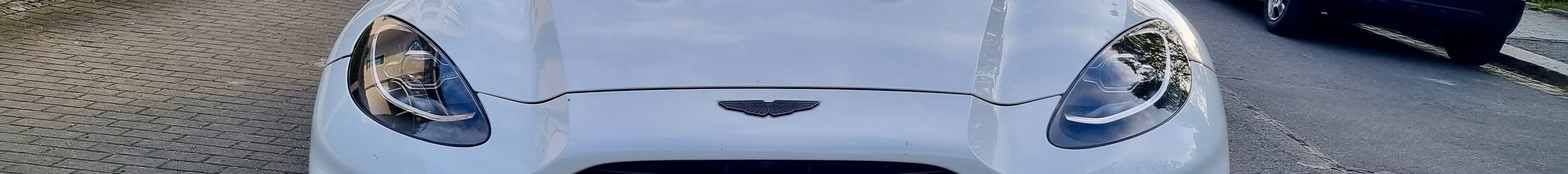 Aston Martin DBX707