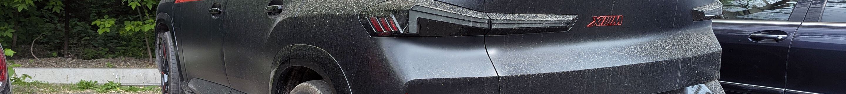 BMW XM G09 Label Red