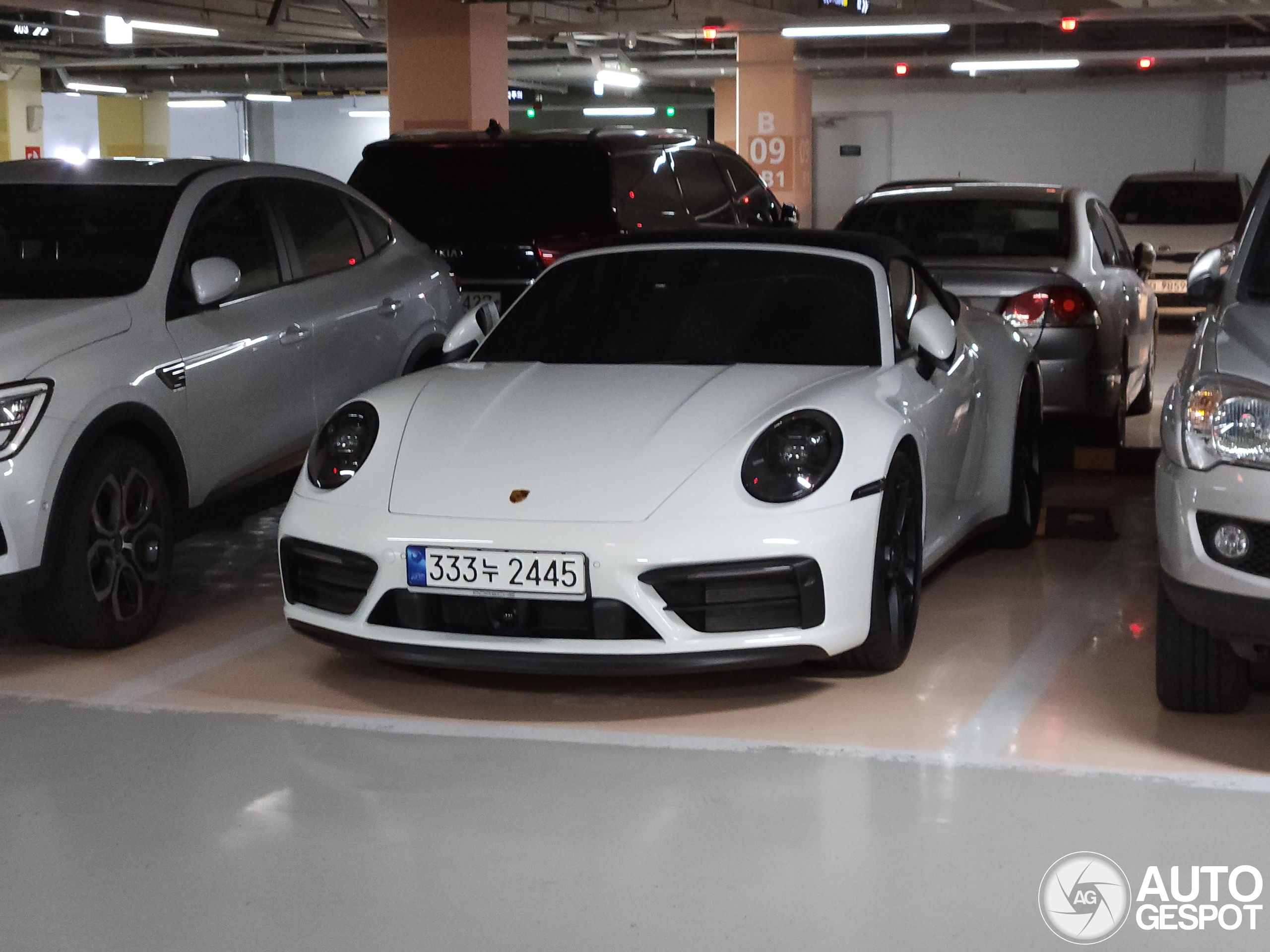 Porsche 992 Carrera 4 GTS Cabriolet