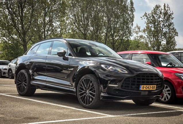 Aston Martin DBX707