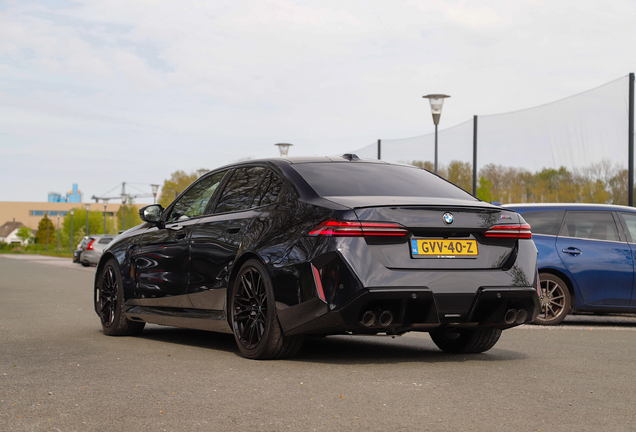 BMW M5 G90