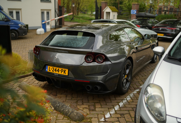 Ferrari GTC4Lusso T