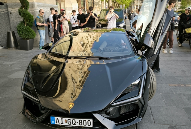 Lamborghini Revuelto