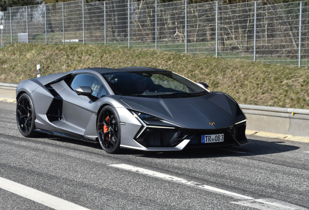 Lamborghini Revuelto