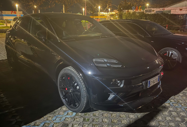 Porsche Macan EV Turbo