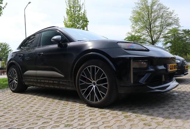 Porsche Macan EV Turbo