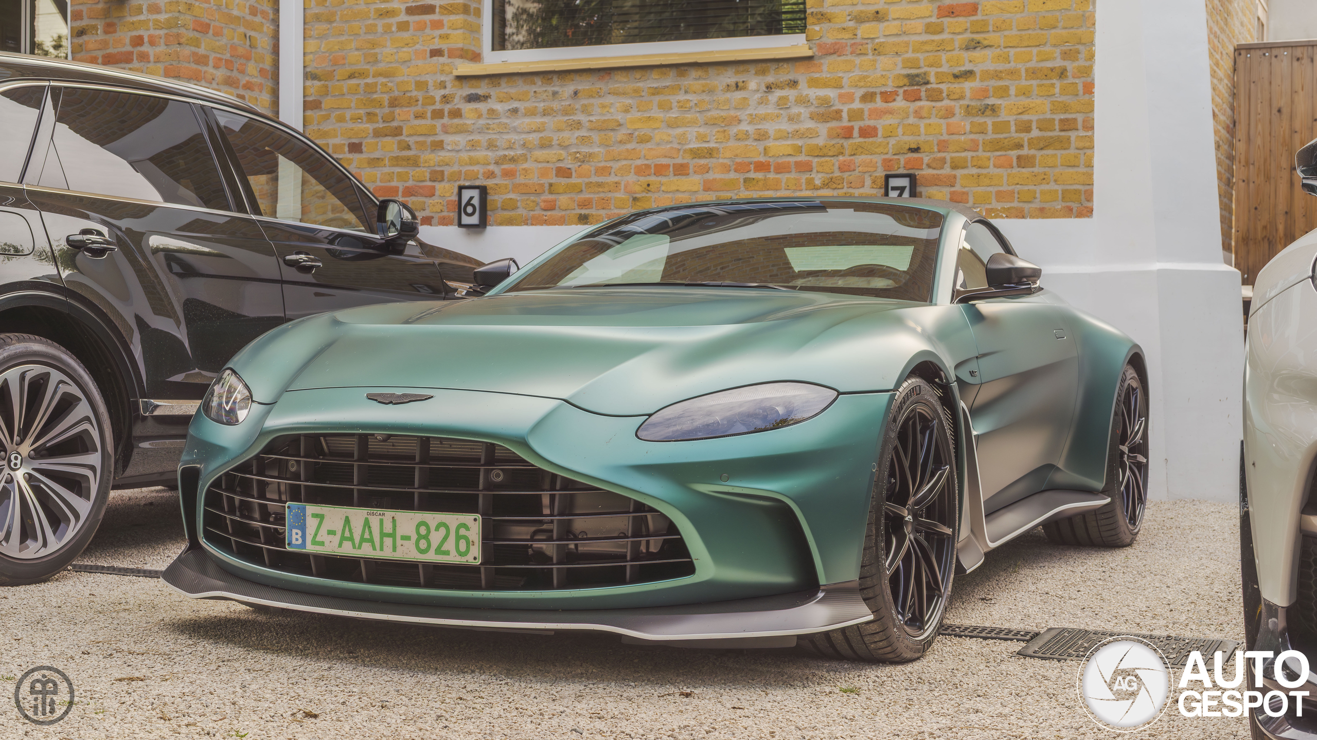 Aston Martin V12 Vantage Roadster 2023