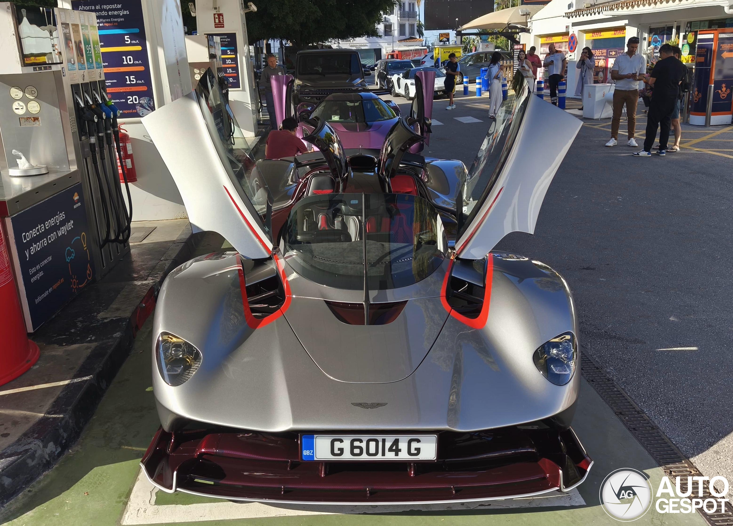 Gas station takeover: Enzo, Valkyrie Spider and Jesko Attack in Marbella
