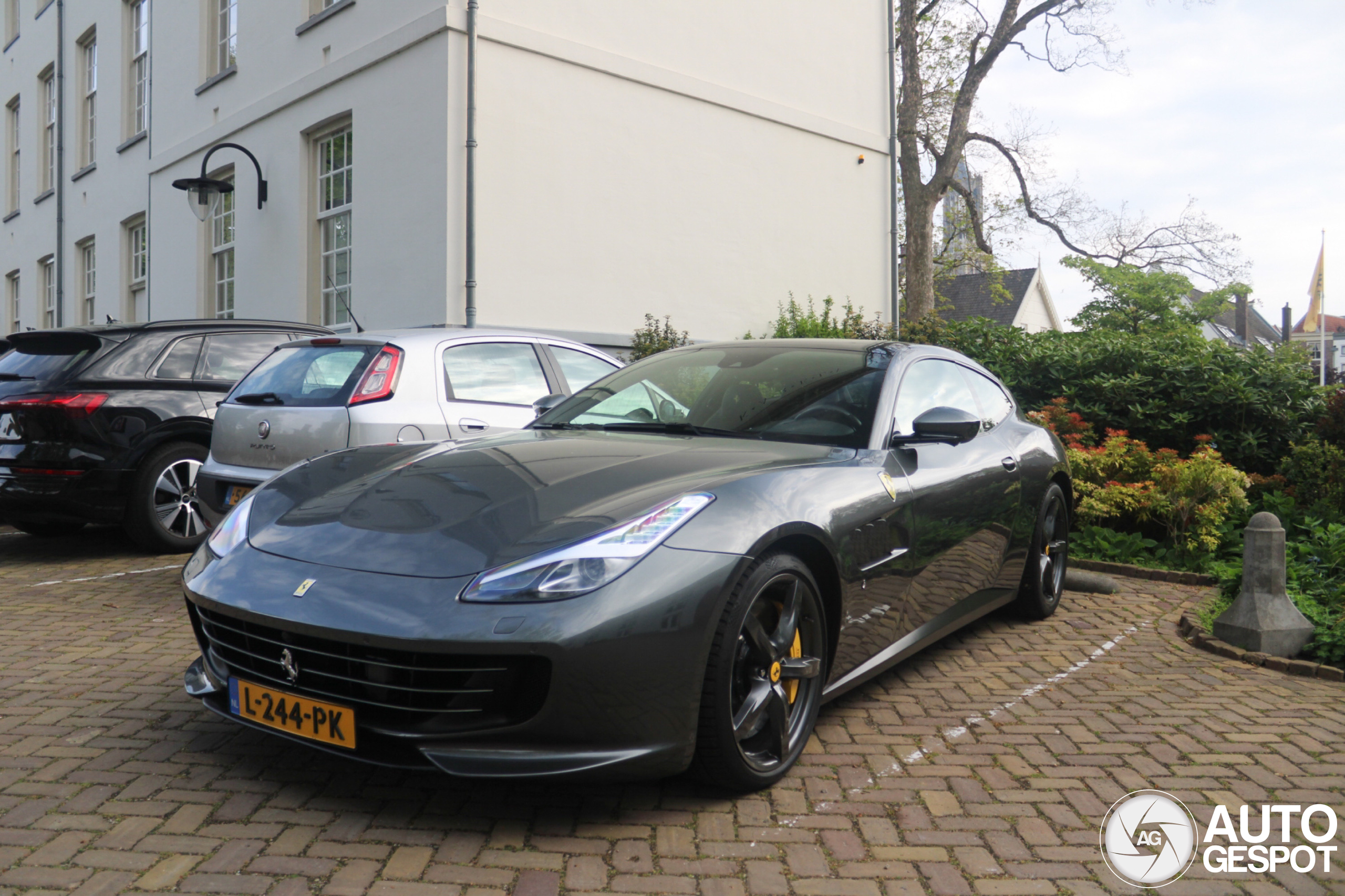 Ferrari GTC4Lusso T