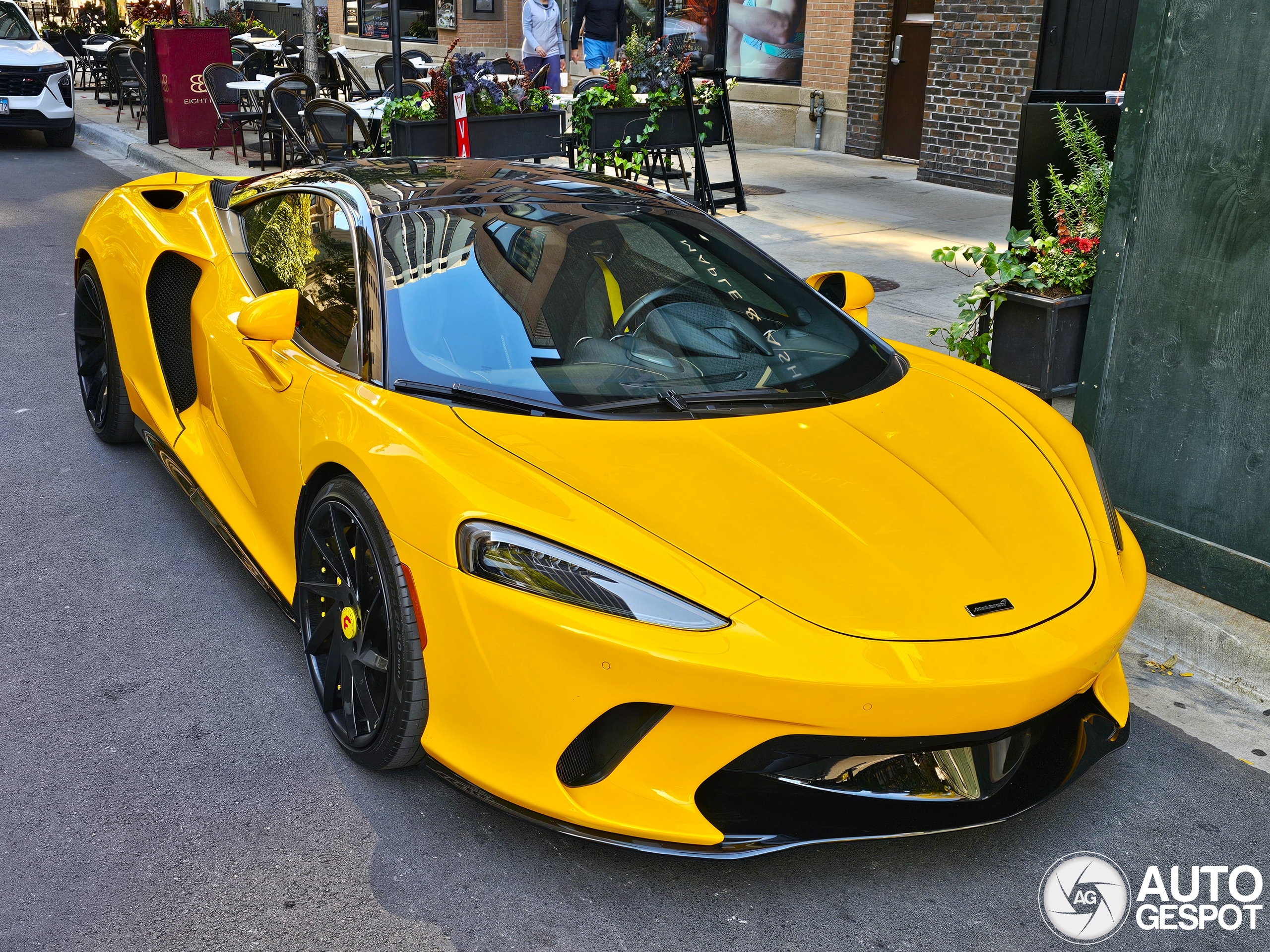 McLaren GT