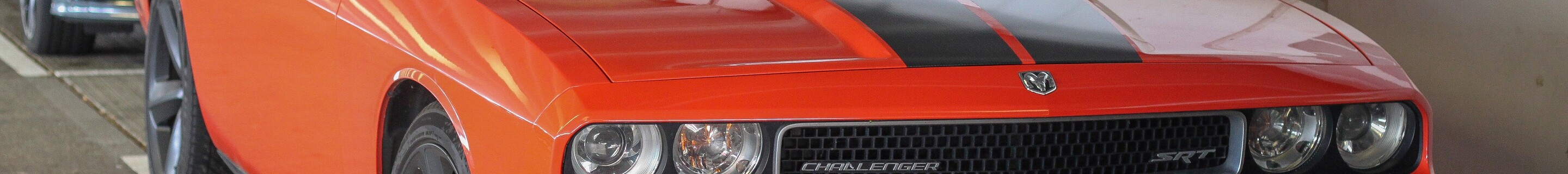 Dodge Challenger SRT-8