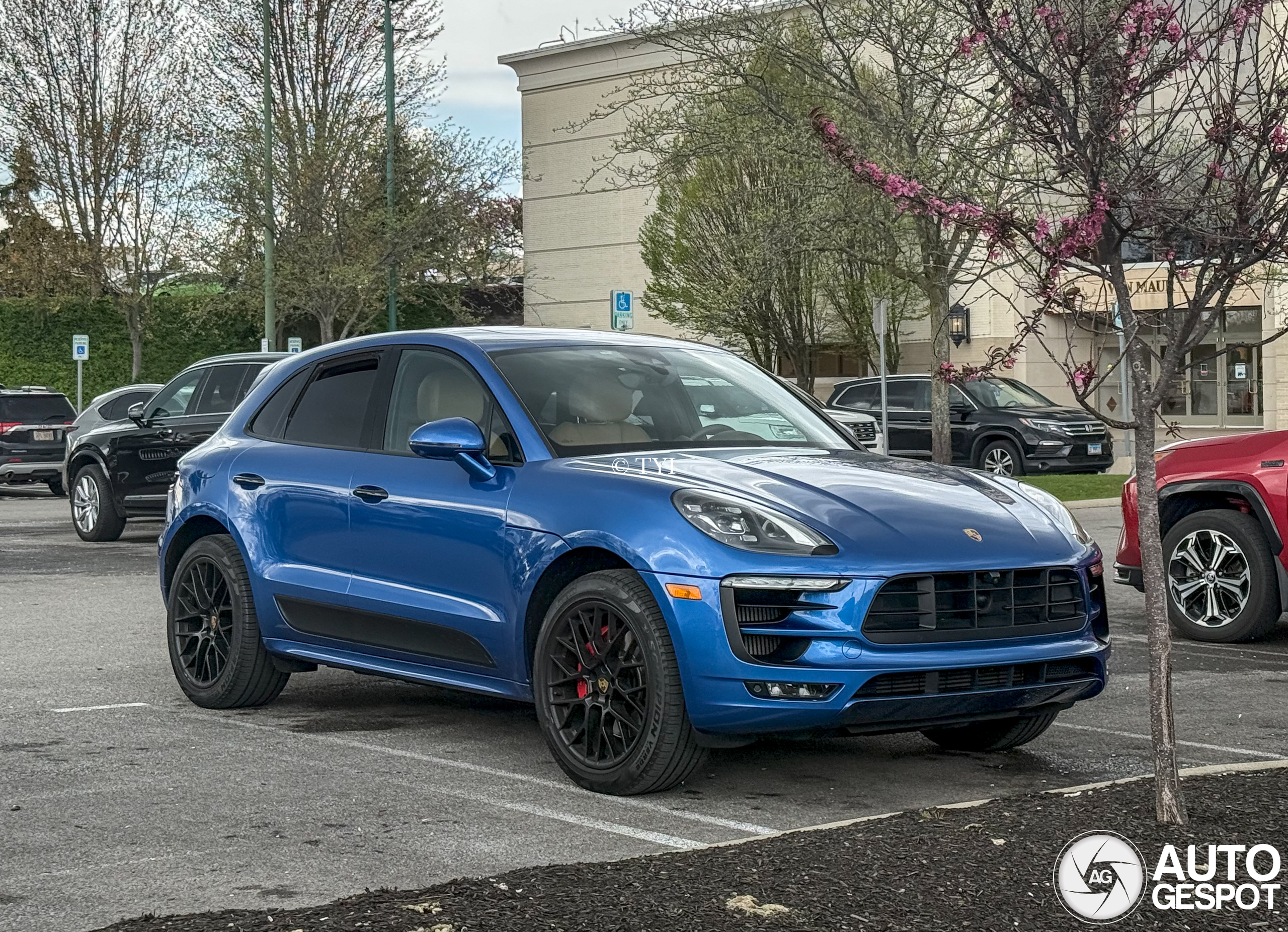 Porsche 95B Macan GTS