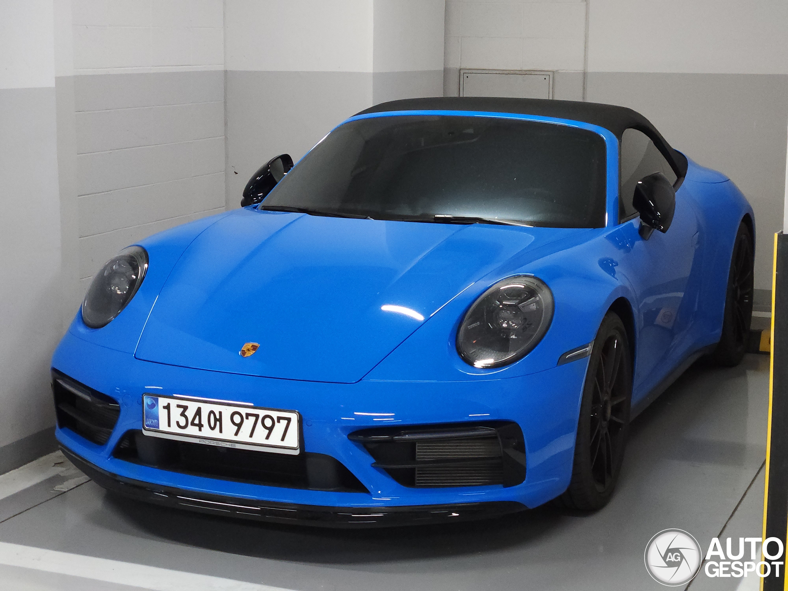 Porsche 992 Carrera 4 GTS Cabriolet