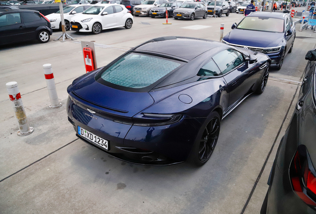 Aston Martin DB11 AMR
