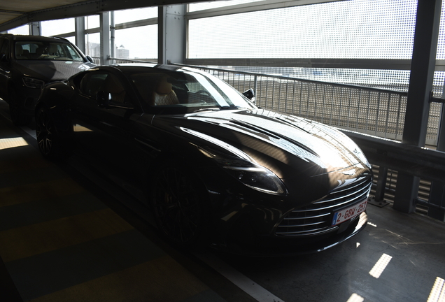 Aston Martin DB12