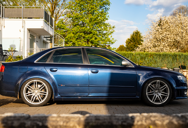 Audi RS4 Sedan