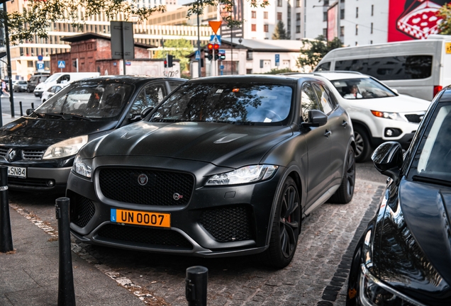 Jaguar F-PACE SVR