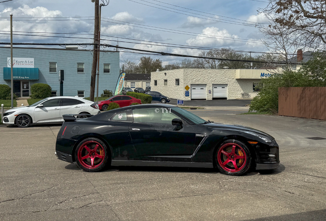 Nissan GT-R 2012