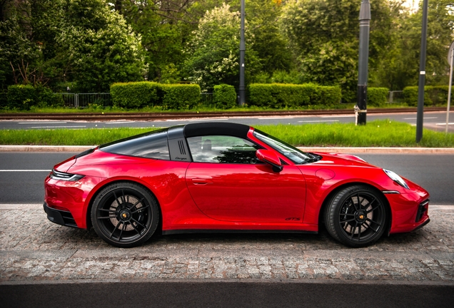 Porsche 992 Carrera 4 GTS Cabriolet