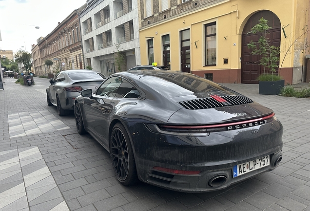 Porsche 992 Carrera 4S