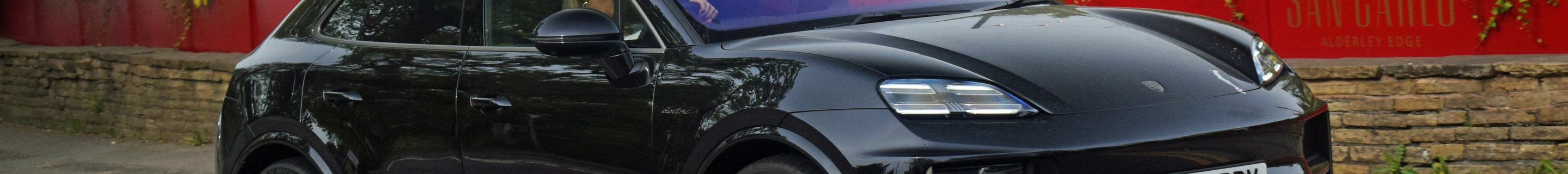Porsche Macan EV Turbo