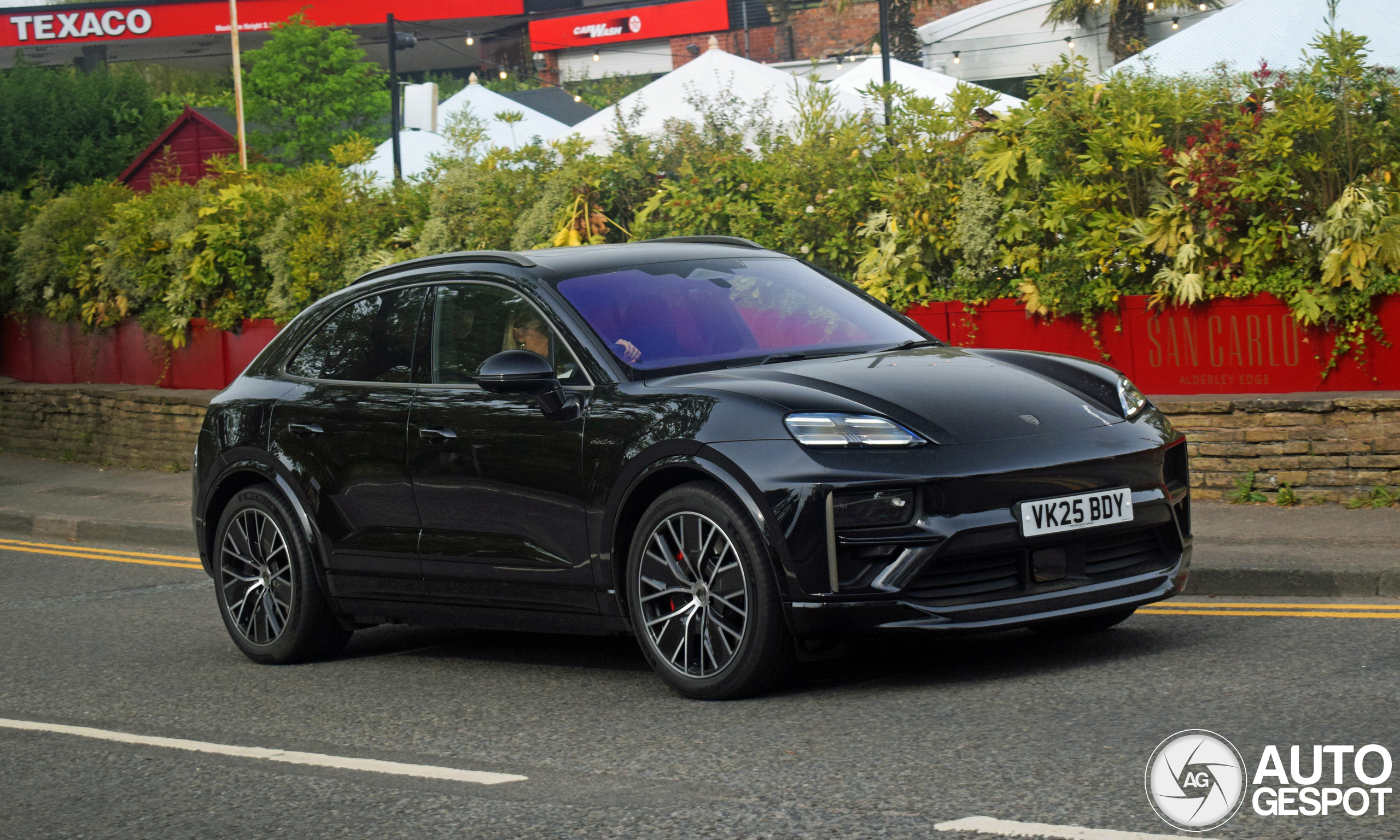 Porsche Macan EV Turbo