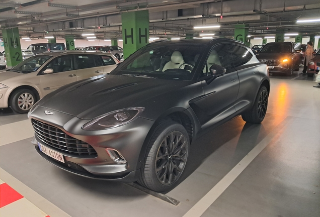 Aston Martin DBX