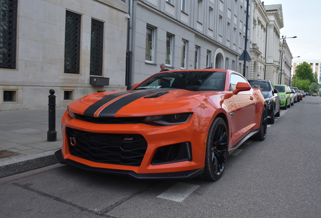 Chevrolet Camaro SS 2016 50th Anniversary Hotwheels Edition