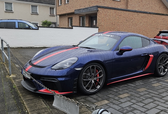 Porsche 718 Cayman GT4