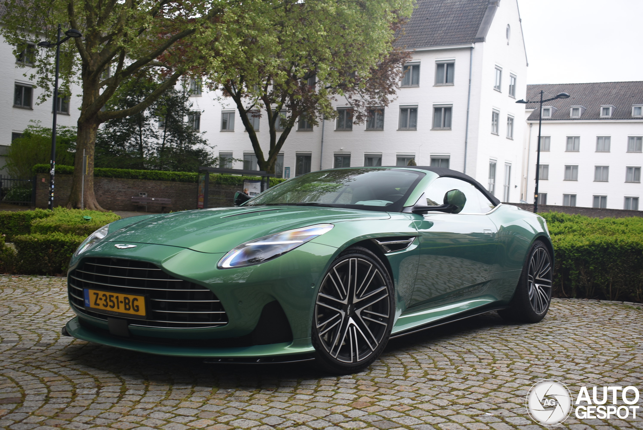 Aston Martin DB12 Volante