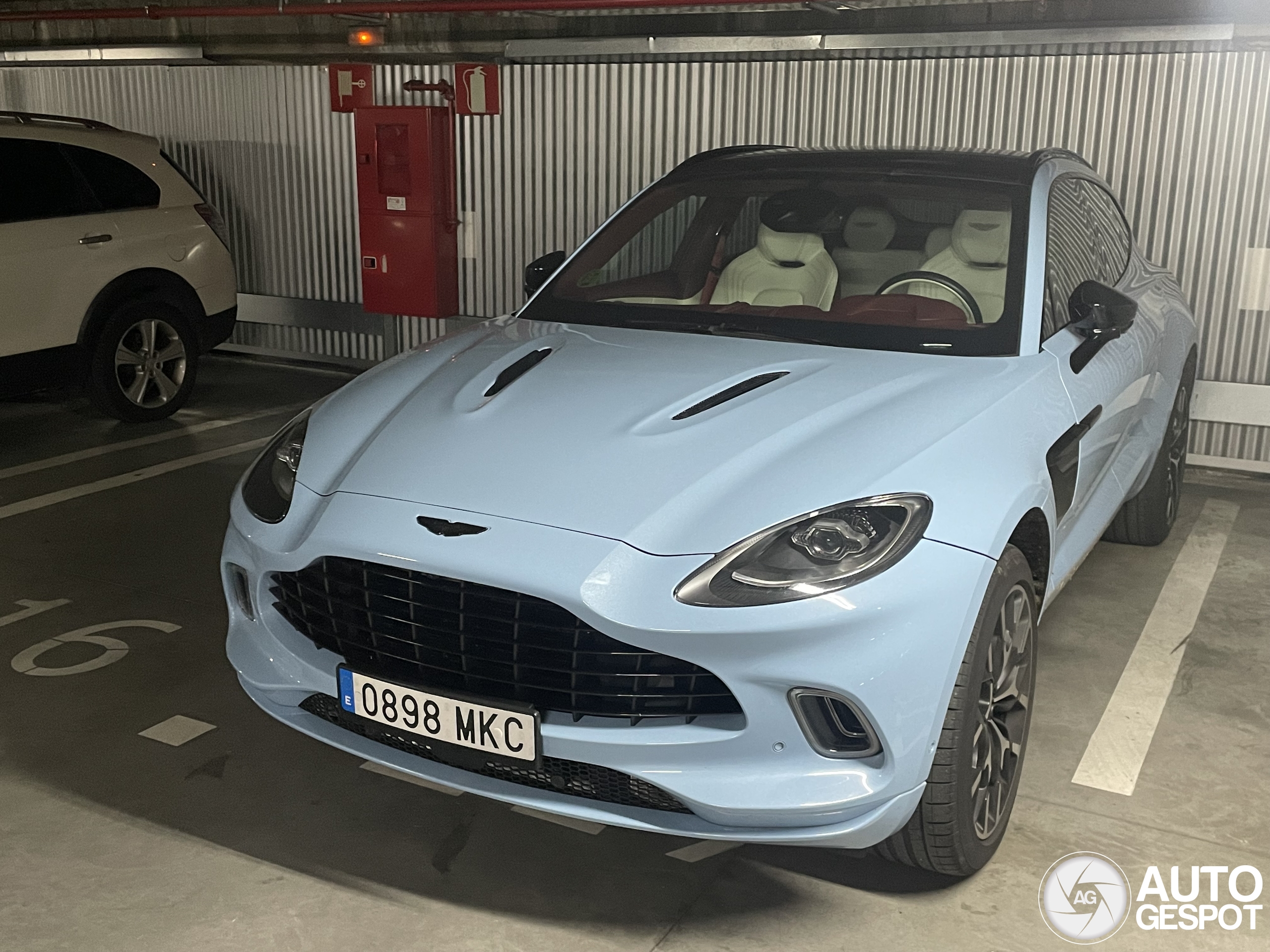 Aston Martin DBX