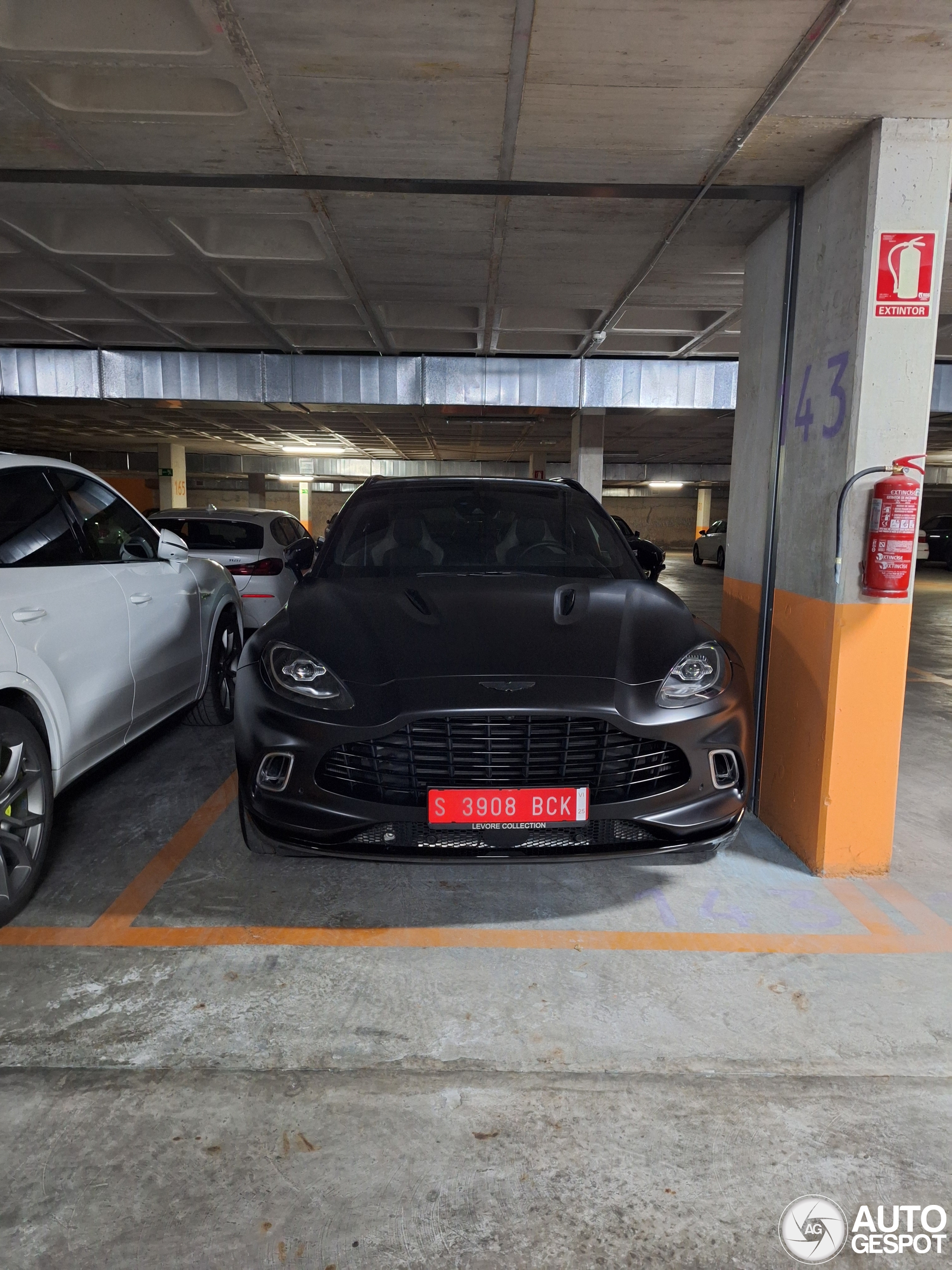 Aston Martin DBX