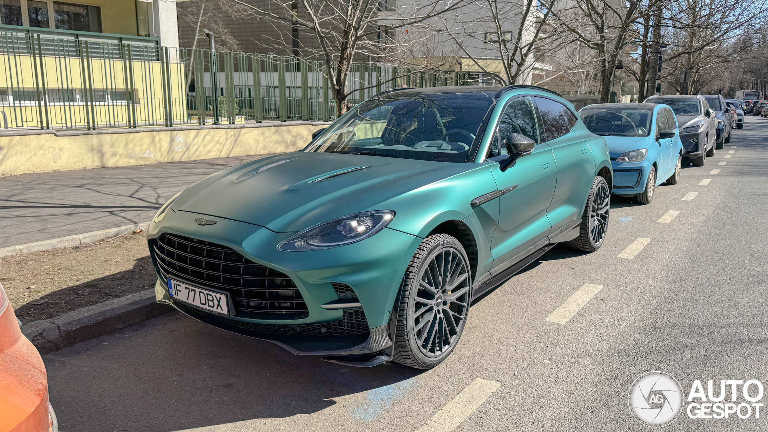 Aston Martin DBX707