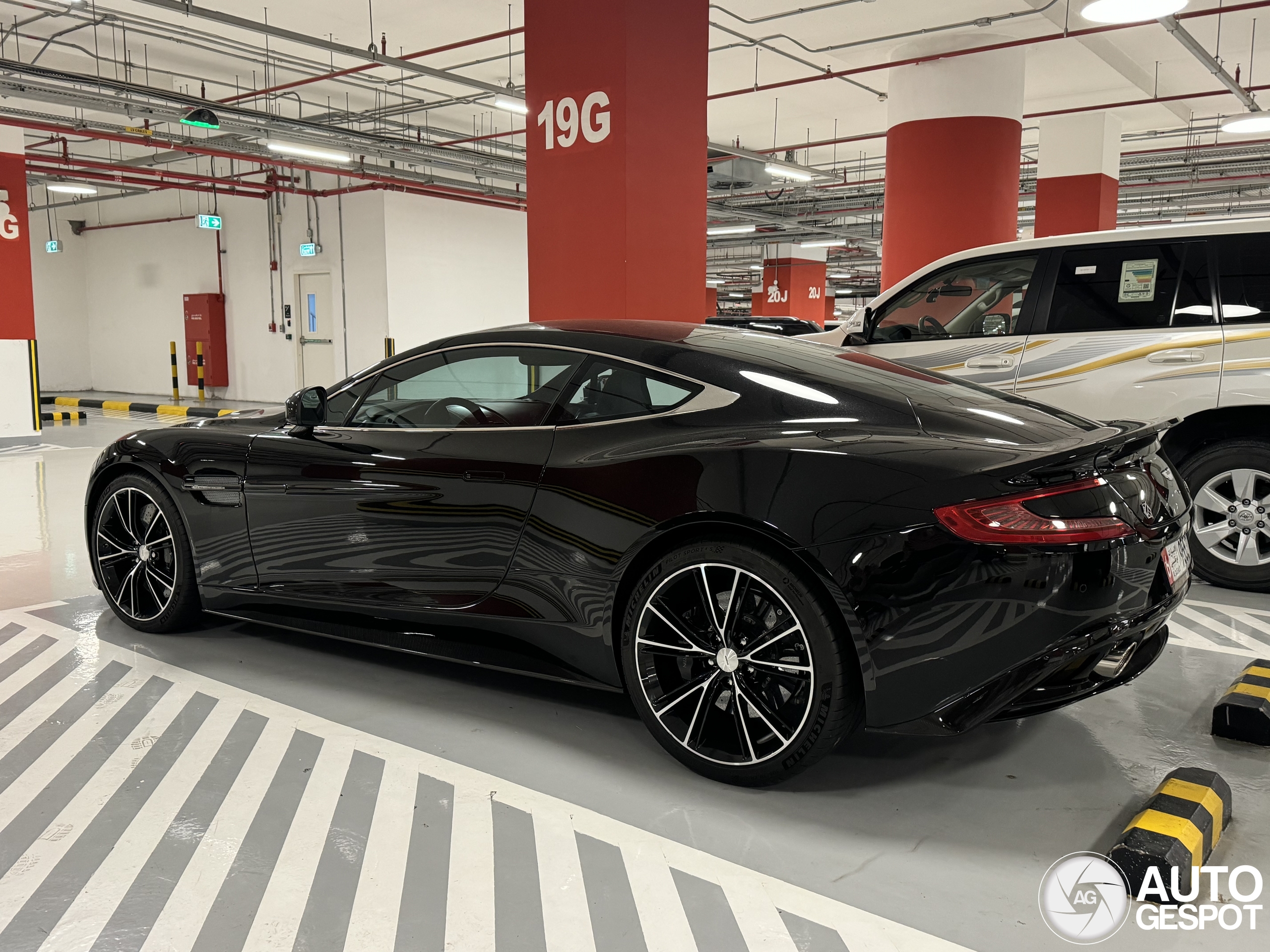 Aston Martin Vanquish 2015 Carbon Black Edition